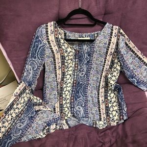 Flowy sleeve blouse